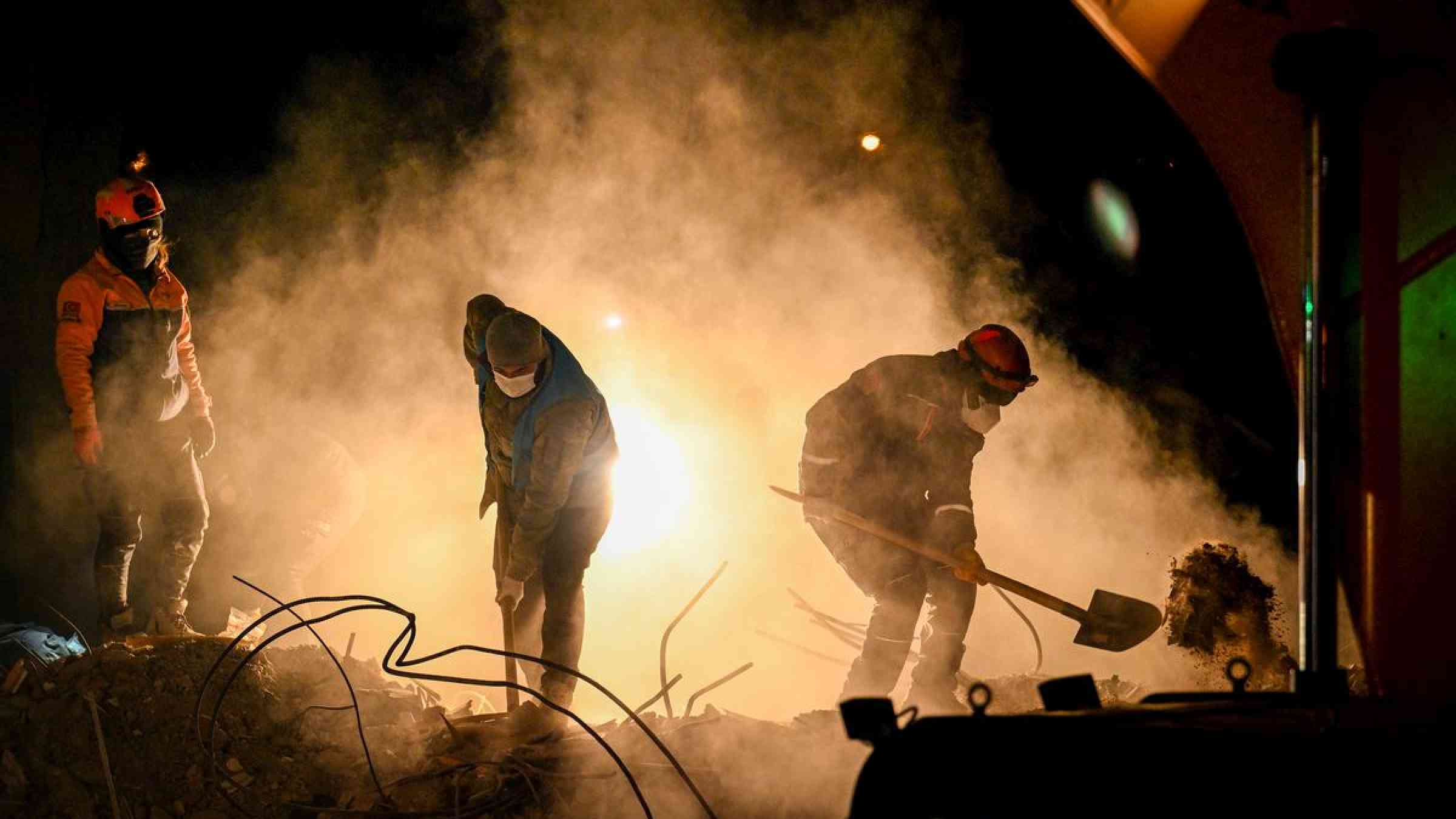 Intensive day and night search and rescue in Kahramanmaraş, the epicentre of the earthquake